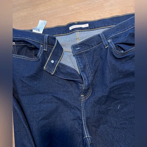 Levi’s Dark Wash 724 High Rise Straight Size 22 - Picture 2 of 2